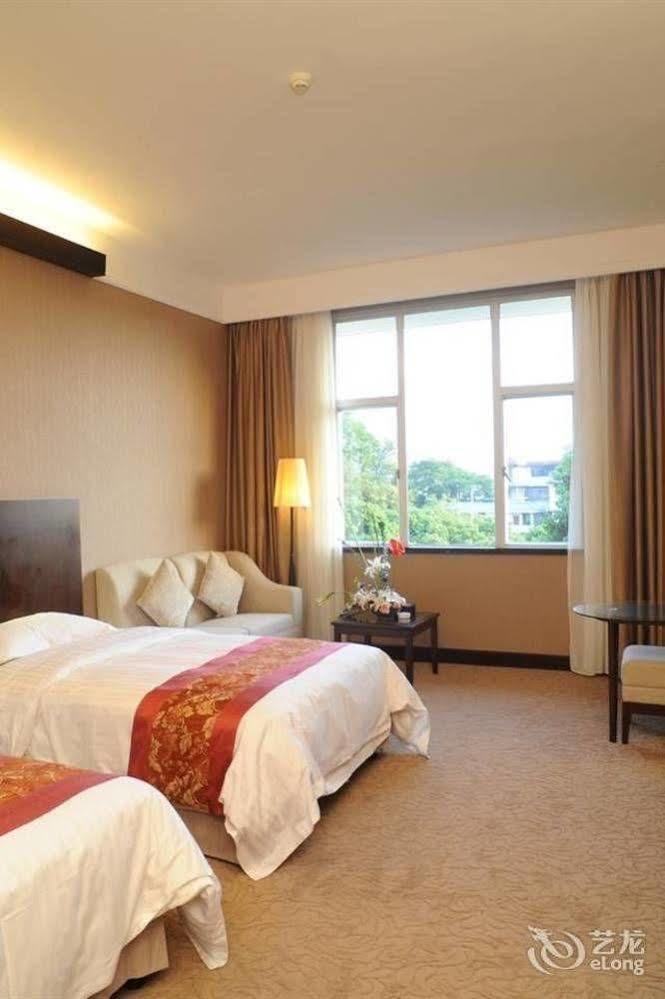 Golden Dragonball Hotel Guilin Exterior foto
